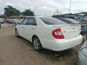 Toyota Camry SE 4rd Sedan (2.4L 4cyl 5M) 2004 White