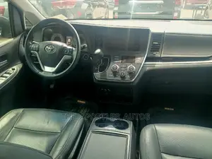 Toyota Sienna 2015 Burgundy