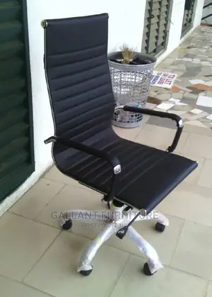 Quality Executive Adjustable Swivel Leather Office Chair.