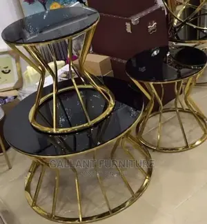 Quality Luxury Center Table With Side Stools
