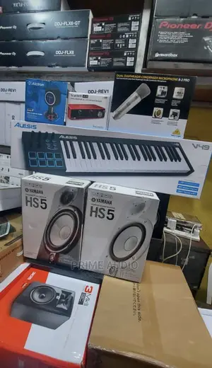 Yamaha HS5, Behringer B2pro,Alesis V49, Focusrite 2i2 Bundle
