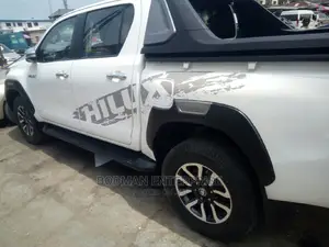 Hilux Body Sticker '"