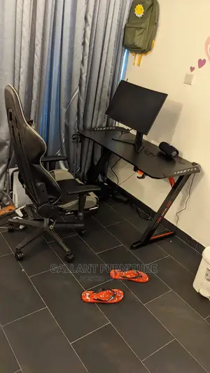 Luxury Gaming Chair and Table