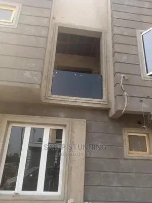 Stunning Tinted Glass Railing Design. Frameless