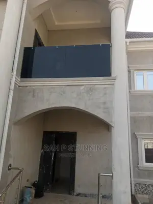 Frameless Glass Railing Well Design With Strength