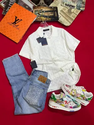 Original LOUIS VUITTON T-Shirts Available in Store