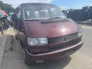 Volkswagen Transporter 2000 Red