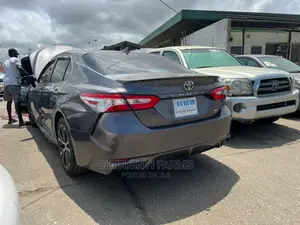 Toyota Camry SE Nightshade FWD 2020 Gray