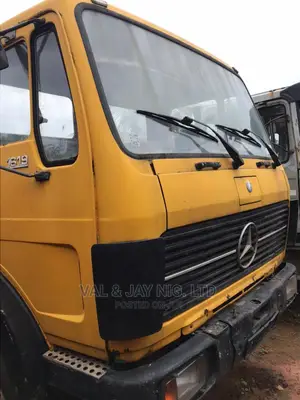 Mercedes Benz Tipper Truck (6 Tyres) With Auxillary