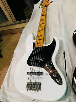 Squier 5 Strings Jazz Bass Guitar