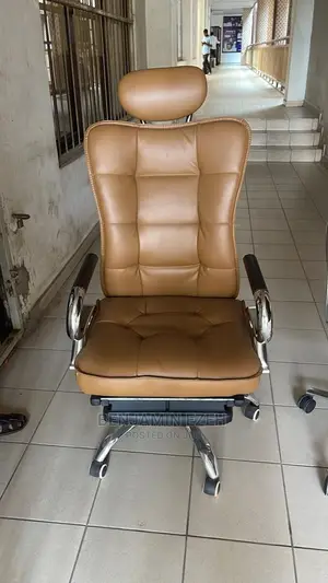 Quality Executive Adjustable Swivel Leather Office Chair. 
