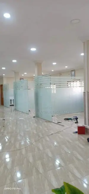 Frameless Glass Partition