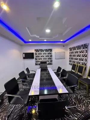 Sleek Cair