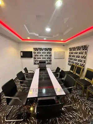 Sleek Cair