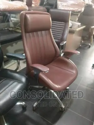Luxury Executive Adjustable Swivel Leather Office Chair.