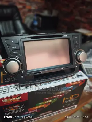 Highlander 08 Car Radio/DVD Player + Reverse Camera