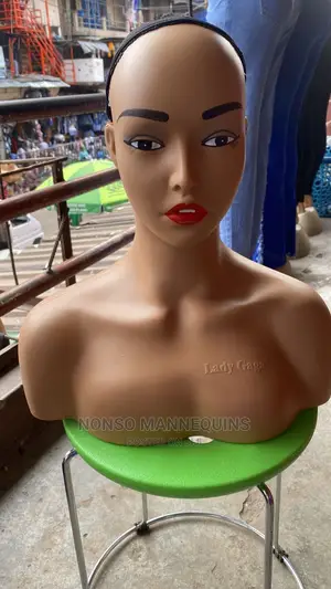 Plastic Head With Shoulder Female Mannequins Head