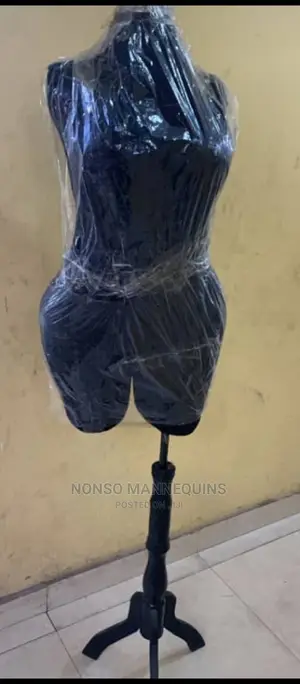 Size 14 Big Hips Female Black Body Dressform