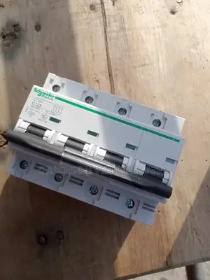 4pole MCB 125amps Schneider Electric