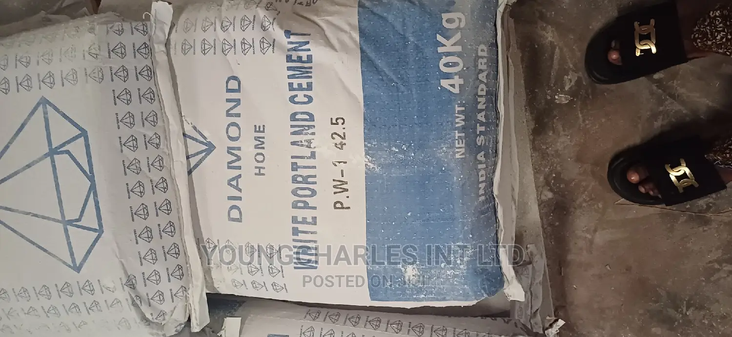 Diamond Home 40kg White Cement.