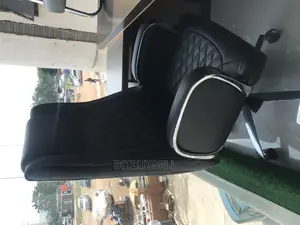 Quality Executive Adjustable Swivel Mesh Office Chair.