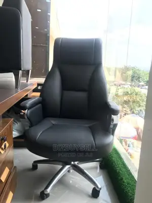 Quality Executive Adjustable Swivel Leather Office Chair.