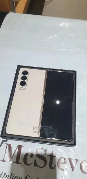 New Samsung Galaxy Z Fold4 256 GB Gold