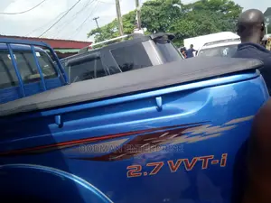 Leather Folding Cover Hilux *-