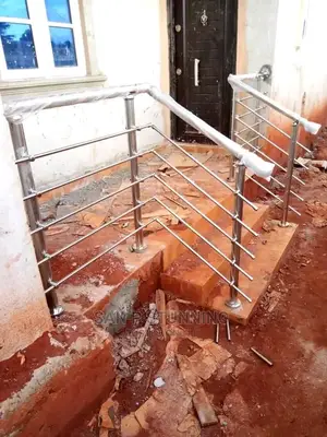 Great Lining Railings. King