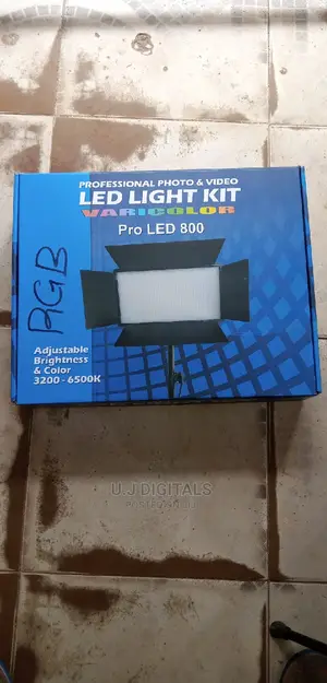 Pro LED 800 RGB Professional Video Light and Stand