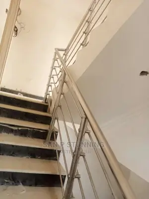Minimal Space Railings With Lining