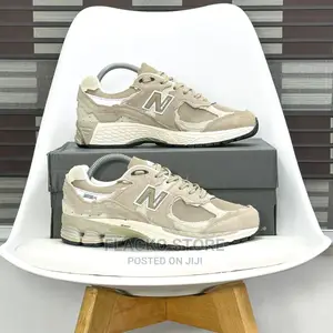 Original New Balance 2002R Protection Pack Driftwood Sneaker