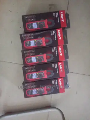 UNI-T Digital Clamp Meter 204+