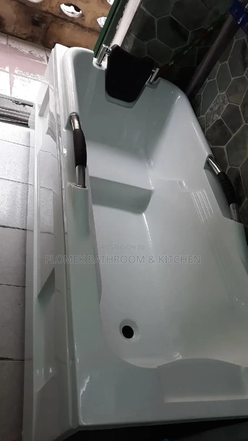 Executive Panel Bathtub
