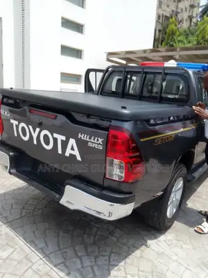 Toyota Hilux Booth Cover Shock Lift