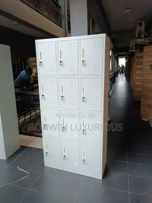 12 Door Locker