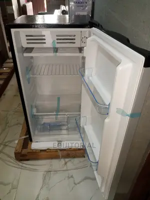 Royal Refrigerator 90L Comes With a Lock and Adustable Shel