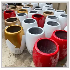 Bulk Sales of Fiberglass Flower Pots/Planter for Outdoor Use