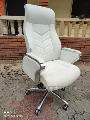 Quality Executive Adjustable Swivel Leather Office Chair.