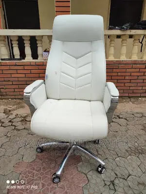 Quality Executive Adjustable Swivel Leather Office Chair.