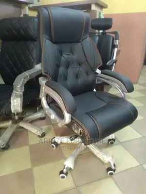 Quality Executive Adjustable Swivel Leather Office Chair.