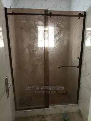 Luxery Dark Glass Cubicle With Foreign Accessories