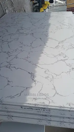 MB. Marble Stone Gold Cracks