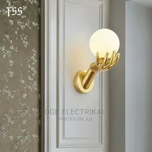Modern Creative Hand Hold Ball Wall Bracket