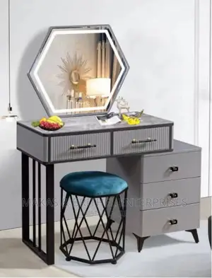 Comfortable Saloon/Studio's Make Up Station