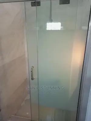 Sweet and Simple Secrecy Shower Cubicle