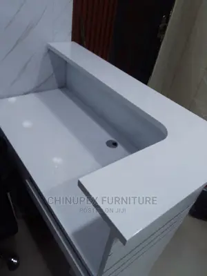 White Receptionist Table / Desk