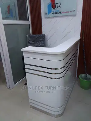 White Receptionist Table / Desk