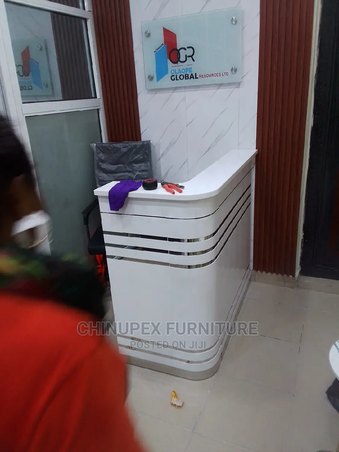 White Receptionist Table / Desk