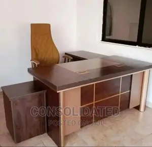 Quality Executive Wooden Top Office Table With Drawers.